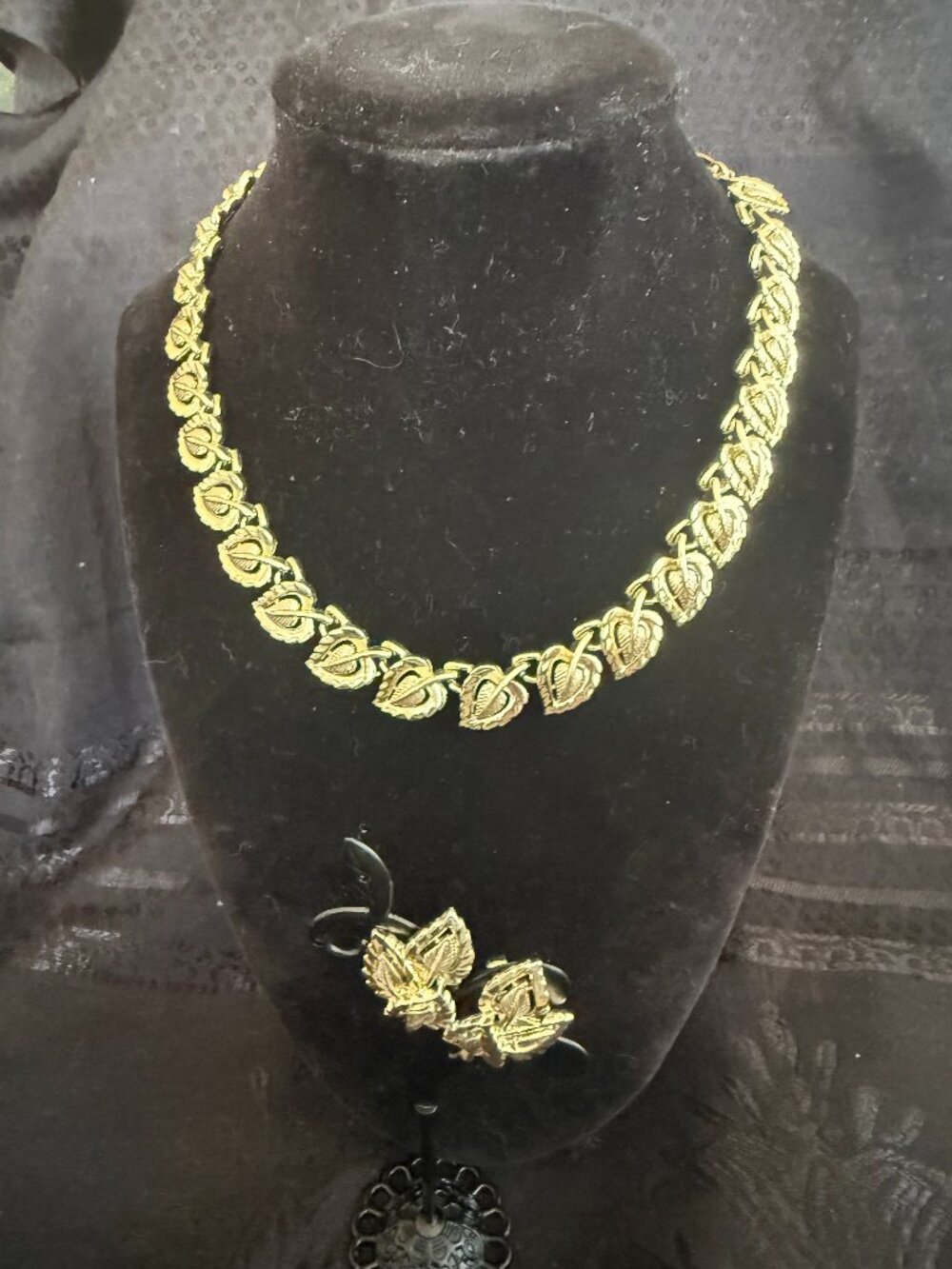 Coro Vintage Gold Tone Leaf Motif Demi-Parure 16" & Matching Earrings Set